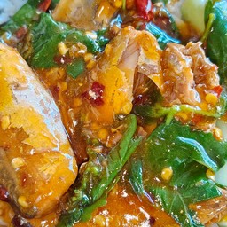 ข้าวผัดกะเพราปลากระป๋อง