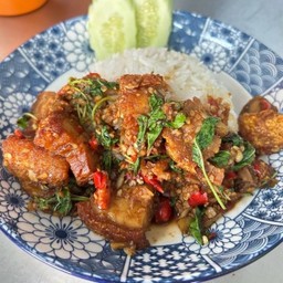 ข้าวกระเพราหมูกรอบ