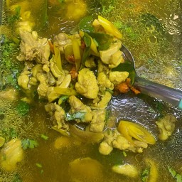 ไก่ต้มขมิ้น