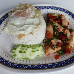 ข้าวหมูกรอบคั่วพริกเกลือ