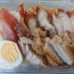 ข้าวมันไก่ย่าง+หมูกรอบ