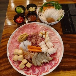 ชุดใหญ่ รวมมิตร (หมู+ทะเล)