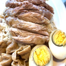 ข้าวเนื้อล้วน  ไส้  ไข่ พิเศษ