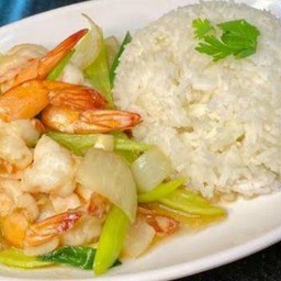 ผัดพริกหยวกทะเลราดข้าว