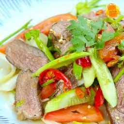 ยำเนื้อย่าง