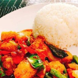 ปลาดอลลี่ผัดพริกแกง+ไข่ดาว