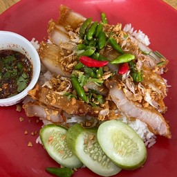 ข้าวหมูทอดกระเทียมพริกสด