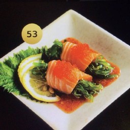 53.ยำสาหร่ายห่อแซลมอนราดซอสซีฟู้ด