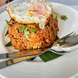 ข้าวผัดพริกเผาเนื้อ+ไข่ดาว