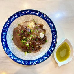 ข้าวหน้าเนื้อตุ๋น