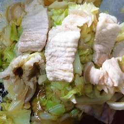 สามชั้นผัดกระหล่ำเป็นกับ