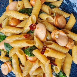 พาสต้าไส้กรอกผัดพริกแห้ง