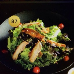 87.สลัดไก่ย่างพร้อมน้ำสลัดครีมงา
