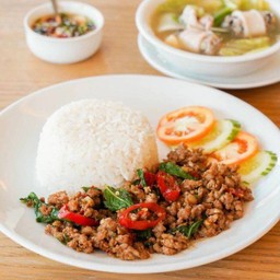 ข้าวราดผัดกะเพรา