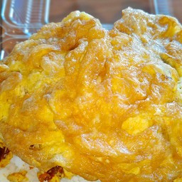 ข้าวคั่วกลิ้งไก่สับ+ไข่เจียว