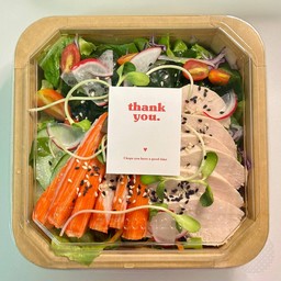 สลัดอกไก่ ปูอัด สาหร่ายวากาแมะ