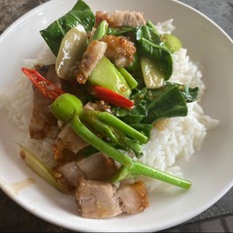 คะน้าหมูกรอบ