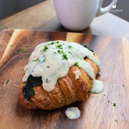 ครัวซองต์ผักโขมCreamy spinach & Parmesan croissant
