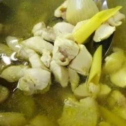 ไก่ต้มขมิ้น(เนื้อล้วน)