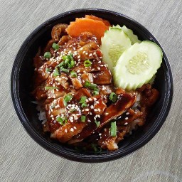 ข้าวไก่ซอสเทอริยากิ ดอยสะเก็ด