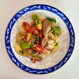 เส้นใหญ่ผัดขี้เมาหมูตุ๋น