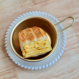 ปังก้อนชีสลาวา