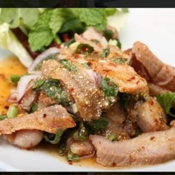 น้ำตกคอหมูย่าง