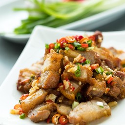 หมูสามชั้นคั่วพริกกระเทียม