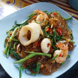 วุ้นเส้นกระเฉด