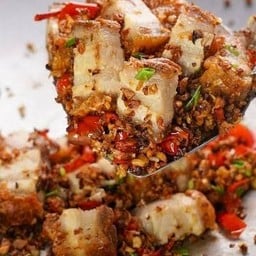 หมูกรอบคั่วพริกเกลือ (กับข้าว)