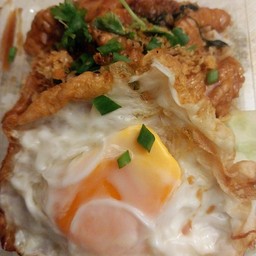 ข้าวไก่กระเทียมซอสฉ่ำๆจ้า