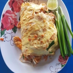 ผัดไทยห่อไข่