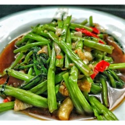 ผัดผักบุ้ง ไฟแดง