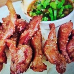 ข้าวเนื้อแดดทอดจิ้มแจ่ว