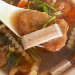 กะเพราะปลาน้ำแดงเจ (ยอดมะพร้าวอ่อน)