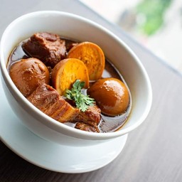 ไข่พะโล้หมูสามชั้น