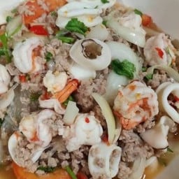 ยำทะเลโคตรหมูสับ