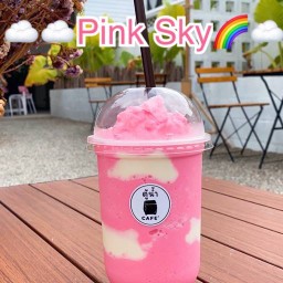 ร้านตู้น้ำ คาเฟ่ หน้าโรงเรียนนารี