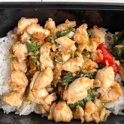 ข้าวราดกระเพราปูล้น ปู 70 กรัม (ใช้กรรเชียงปูล้วน)