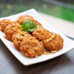 หมูก้อนทอด