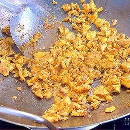 ไข่คั่วกะปิ