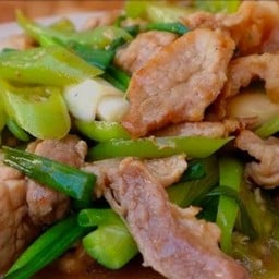 หมูผัดพริกหยวก