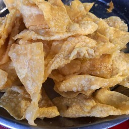 เกี๊ยวทอด พร้อมน้ำจิ้ม