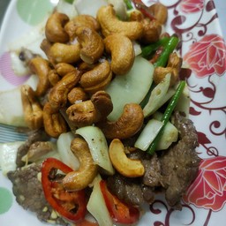 นกกระจอกเทศ ผัดพริกไทยดำ (เป็นกับข้าว)