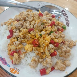 ข้าวราดหมูสับผัดไข่พริกสด