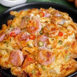 ไข่เจียวแหนมราดข้าว