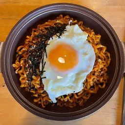มาม่าเกาหลี - รสชีส (ไข่ดาว 1 ฟอง)