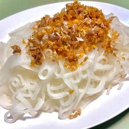 เส้นเล็กลวกกระเทียมเจียว