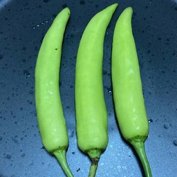 พริกหยวก 4 ชิ้น