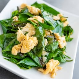 ใบเหลียงผัดไข่